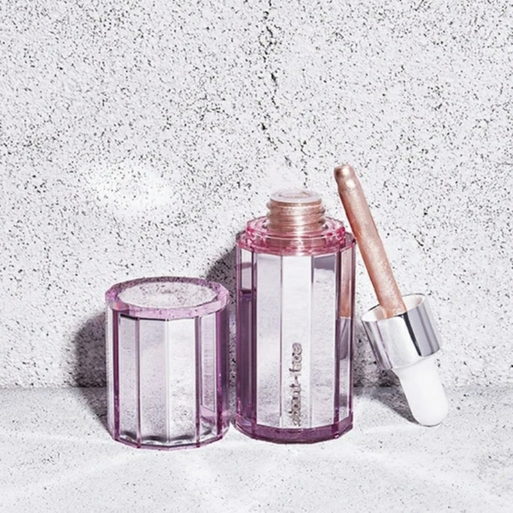 About Face Light Lock liquid highlighter